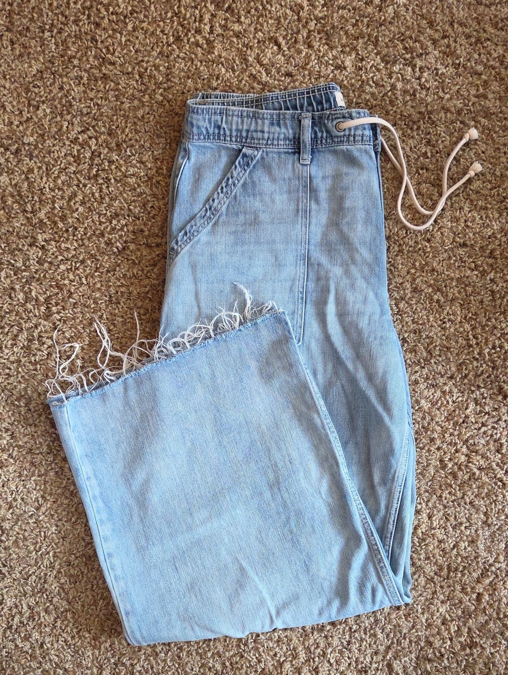Lucky Brand Light Blue Wide-Leg Jeans with Frayed Hem And Drawstring Size L